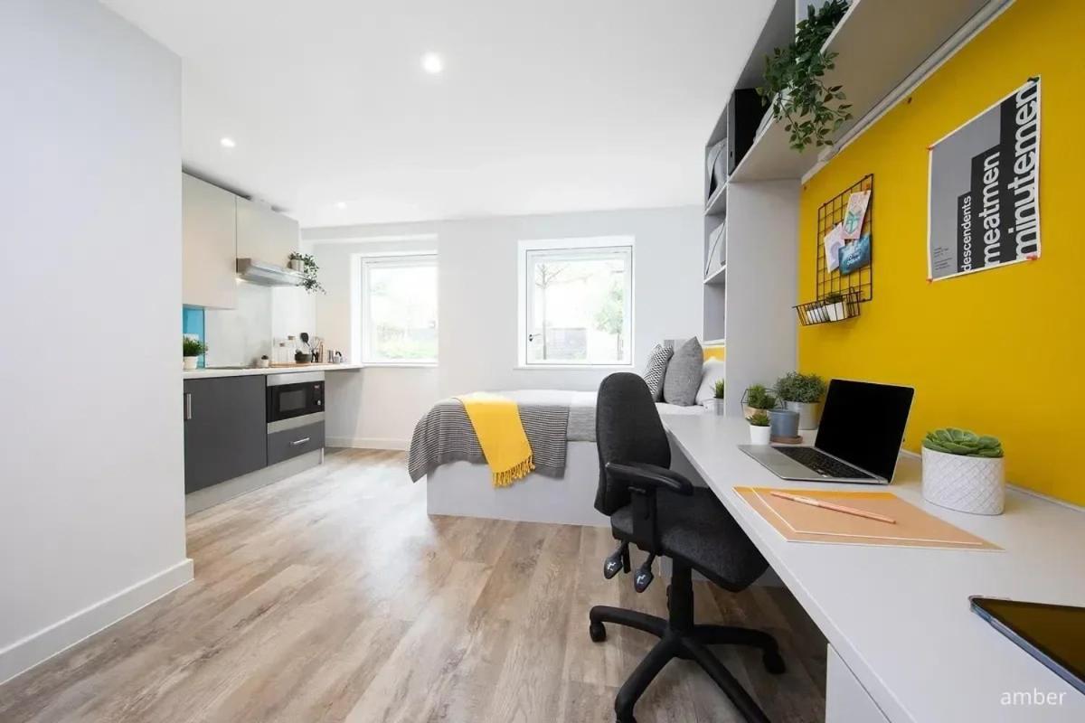 For Students Only Ensuite Bedrooms With Shared Kitchen At Cathedral Point In Winchester Extérieur photo