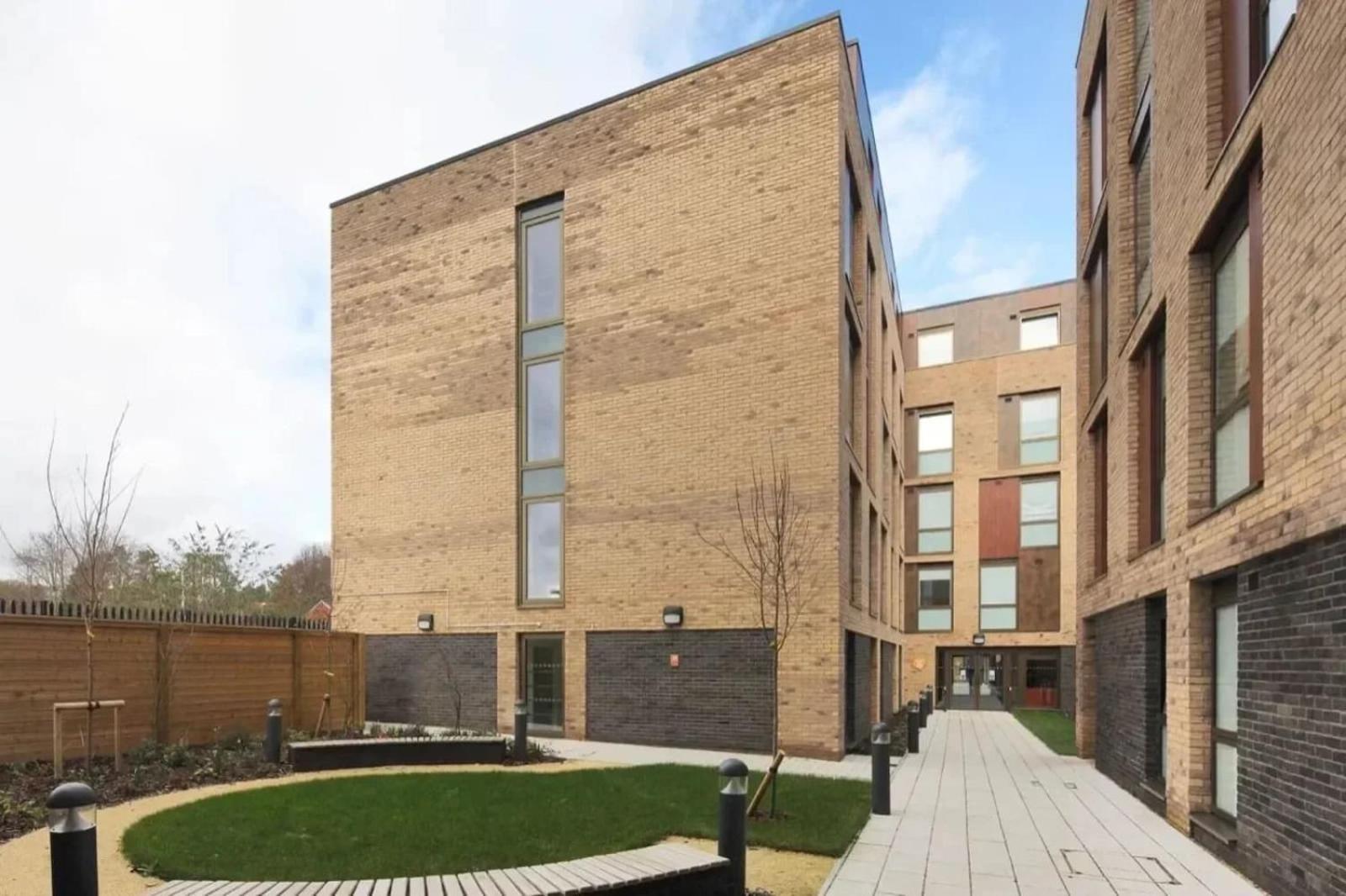 For Students Only Ensuite Bedrooms With Shared Kitchen At Cathedral Point In Winchester Extérieur photo